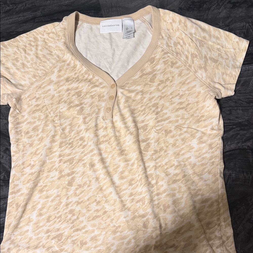 Liz Claiborne Women's Beige Patterned Tee
